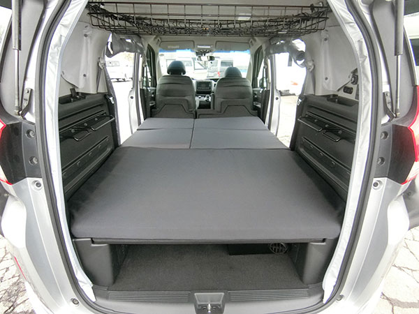 フリードハイブリッド