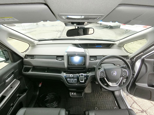 フリードハイブリッド